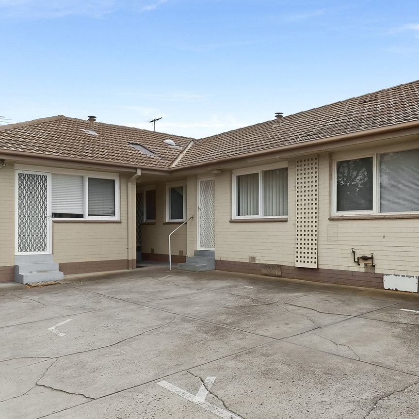 Freshly Updated Unit in Essendon - Photo 1