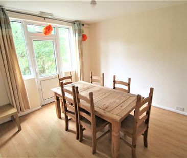 5 bedroom semi-detached house to rent - Photo 2