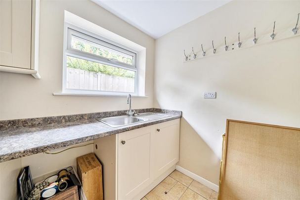 4 bedroom detached bungalow to rent - Photo 1