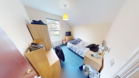 5 bedroom semi-detached house to rent - Photo 2
