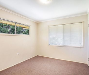 WYNNUM WEST HIGHSET! - Photo 3