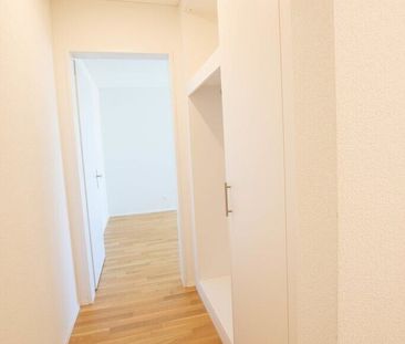 Appartement moderne de 4,5 pièces avec balcon à la gare de Lyss - Photo 4