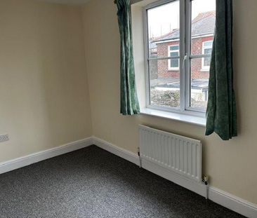 2 bedroom end of terrace house to rent - Photo 6