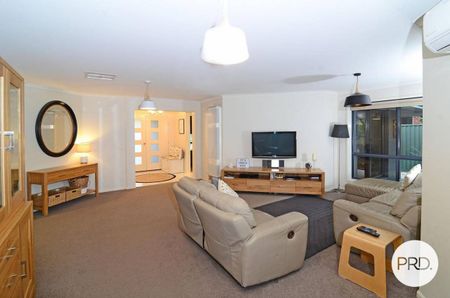 WELL APPOINTED THREE BEDROOM HOME IN PRIME LOCATION! - Photo 2