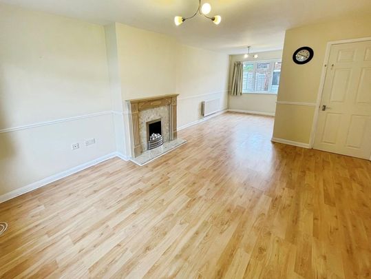 3 bedroom terraced house to rent - Photo 1