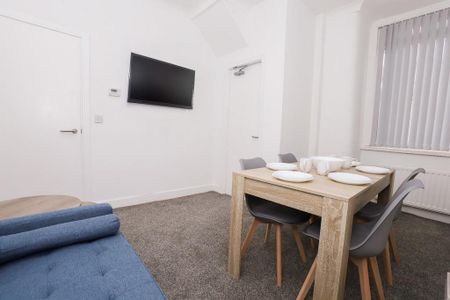 4 bedroom terraced house to rent - Photo 2