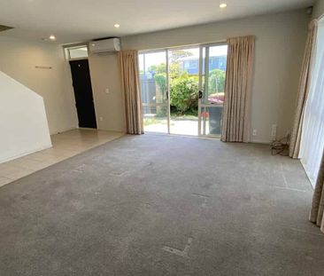 Sunny Townhouse in Prime Central Location - Photo 5