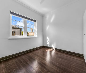 Timeless Art Deco Charm Meets Modern Luxury in Windsor - Photo 2