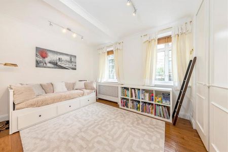 3 bedroom flat to rent - Photo 4