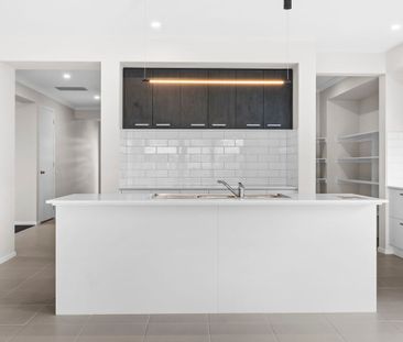 Stunning 4-Bedroom family Home for $890/week - Photo 6