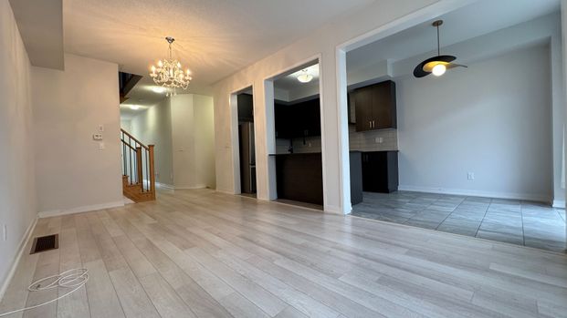 For Lease - 120 Knott End Crescent, Newmarket, Ontario - Photo 1