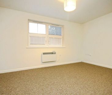 Victoria Street, Englefield Green, Egham, Surrey, TW20 0QX - Photo 2