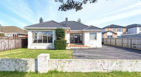 Charming 4BR Family Home in Papatoetoe - Photo 4