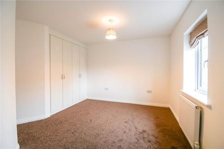 4 bedroom semi-detached house to rent - Photo 5