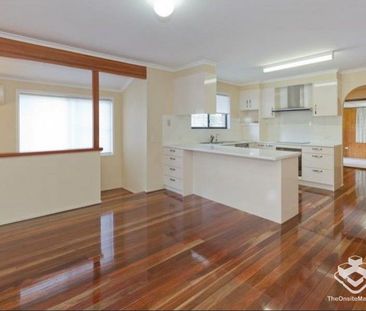 Dual living home in convenient location - Photo 4