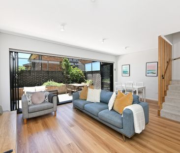 Boutique Family Sized Townhome With A Rooftop Retreat, Walk To Park... - Photo 4