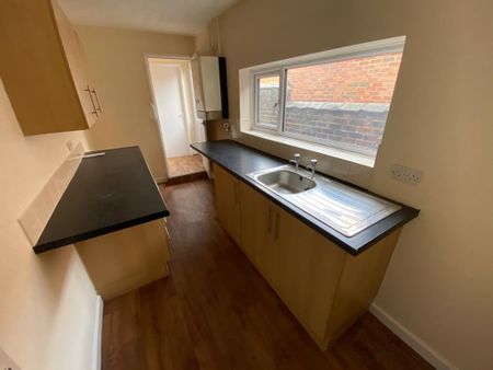 2 bedroom house to rent Plant Street, ST3 - Photo 3