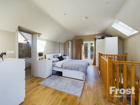 Priory Cottage, 3 Stomp Road, Bucks,SL1 - Photo 5