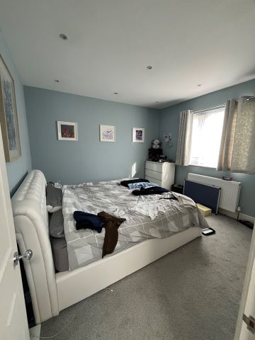 4 Bed Semi-Detached House, Violet Lane, CR0 - Photo 4