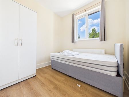 London Road, Isleworth, Middlesex, TW7 - Photo 2