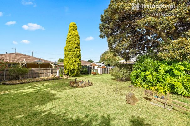 Charming Cottage - Photo 1