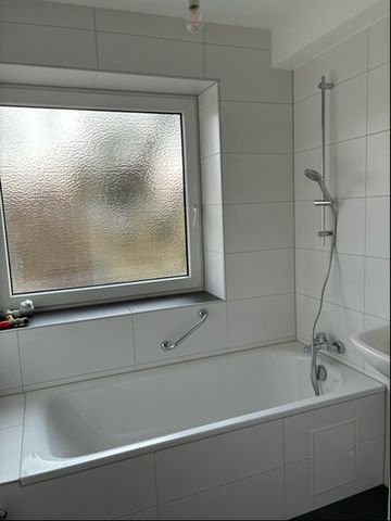 Sanierte, großzügige 3 Zimmer Wohnung im Grünen ab SOFORT!! - Foto 2