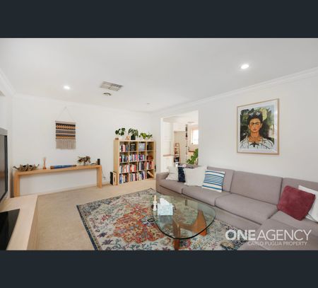 2/37 Haldane Road, Niddrie, Vic 3042 - Photo 3