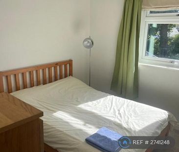 4 bedroom semi-detached house to rent - Photo 3