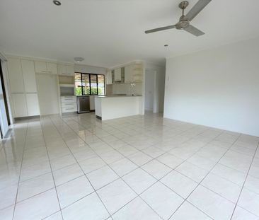 Smell the Sea Air - Neat 3 Bedroom Home - Photo 2