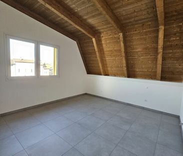 Nuovo 4.5 locali all'ultimo piano con travi a vista - Foto 3