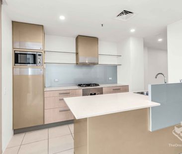 Rare Riverfront 2 Bedroom and 2 Bathroom in Surfers Paradise - Photo 6