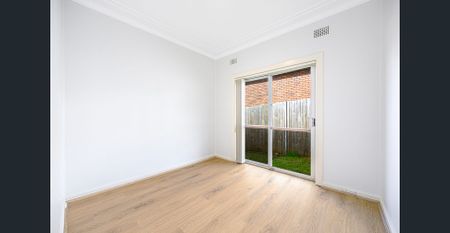 Stunning Family Home with Convenience at your Doorstep! - Photo 4