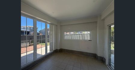 Beautiful and Spacious Property - Photo 5