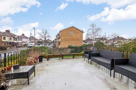 St. Mildreds Road, London, SE12 - Photo 2