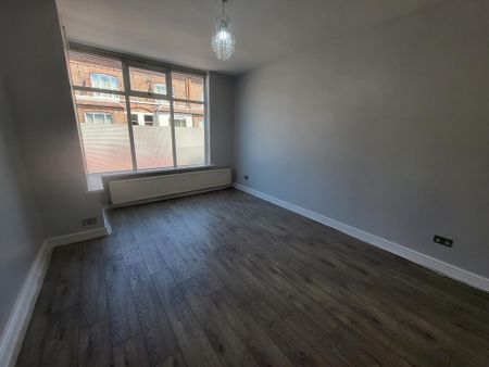 4 bedroom terraced house to rent - Photo 2