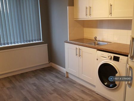 2 bedroom flat to rent - Photo 4