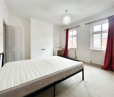 4 bedroom semi-detached house to rent - Photo 5