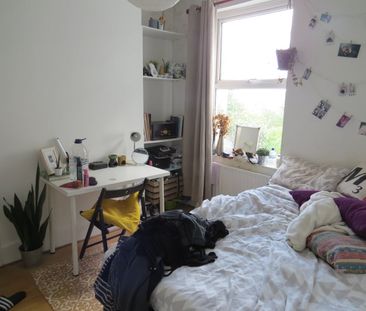 Room in a Shared House, White St, BN2 - Photo 4