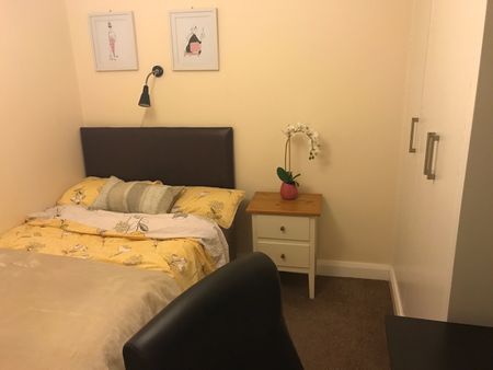 6 Bed Terraced House, Sir Henry Parkes Road, CV5 - Photo 3