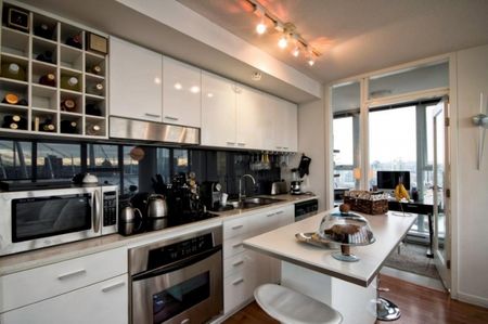 Condo in Downtown Vancouver, BC - Photo 5