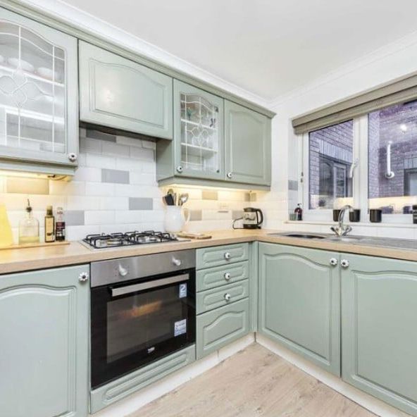 1 Bed Flat, Burnt Ash Hill, SE12 - Photo 1