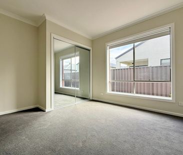 Brand New Modern Family Home in Prime Tarneit Location!! - Photo 4