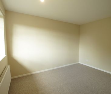 3 bedroom Mid Terraced House to let - Photo 2