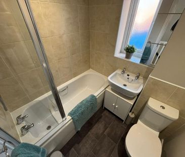 2 bedroom end of terrace house to rent - Photo 5