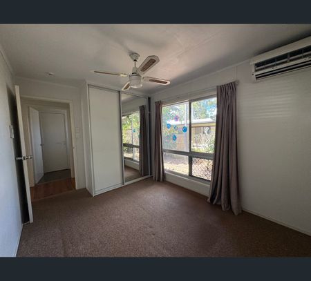 15 Mackenzie Drive, Moranbah, Qld 4744 - Photo 5