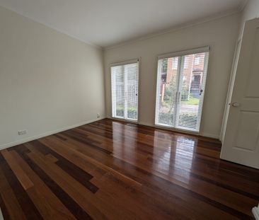 Conveniently located low maintenance living - Photo 3