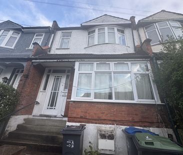 3 Bed Terraced House, Hythe Road, CR7 - Photo 3