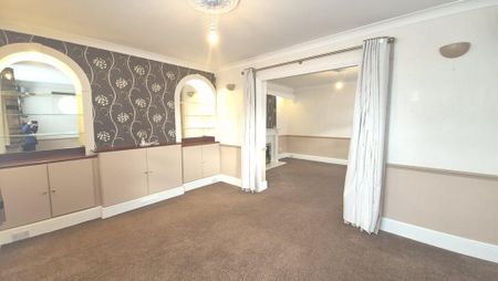 4 bedroom semi-detached house to rent - Photo 2