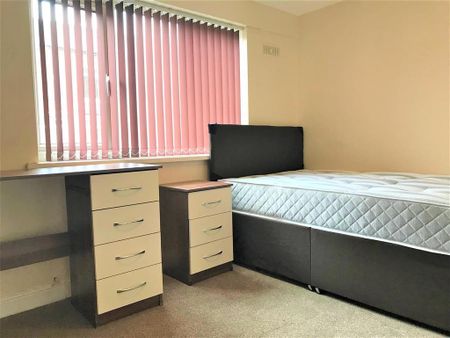 5 bedroom end of terrace house to rent - Photo 2
