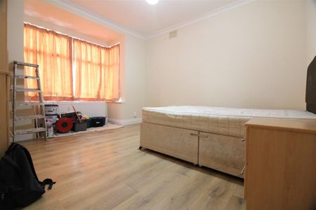 Bulstrode Avenue, Hounslow - Photo 4